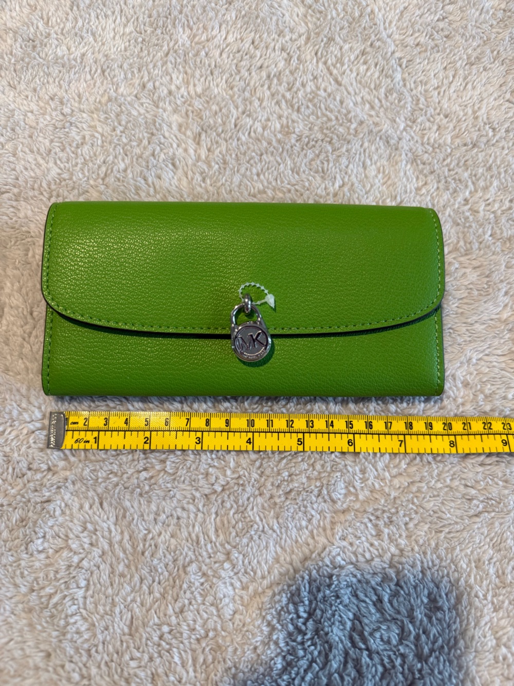 Michael Kors Green Leather Wallet with Silver MK Charm - Picture 7 of 8